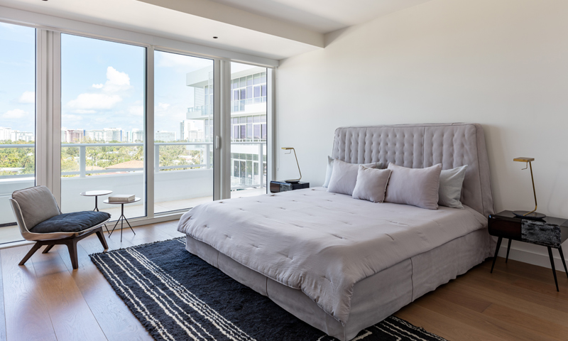 20-Ritz-Carlton-Miami-Beach-Bedroom-2020