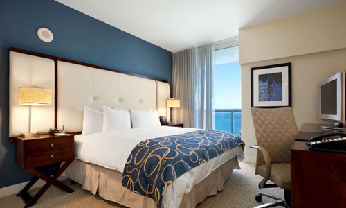 Hilton-Fort-Lauderdale-bedroom-2