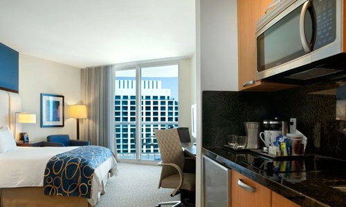 Hilton-Fort-Lauderdale-bedroom