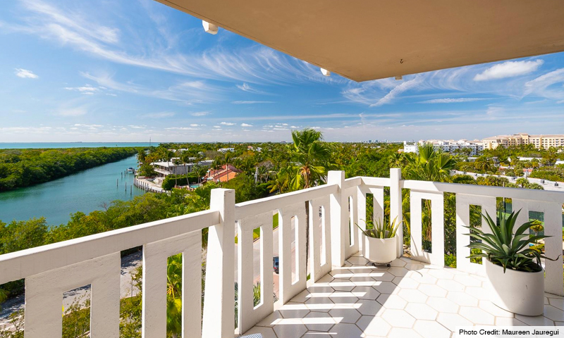 17-The-Towers-of-Key-Biscayne-Balcony